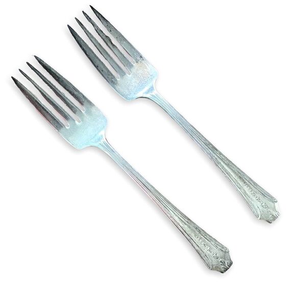 Regal Pure Silverplate Tulip 2 Cake Salad Forks - Picture 1 of 9